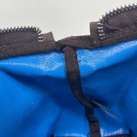 🐠Henri Bendel New York chocolate and white stripe cosmetic case - Picture 7 of 11